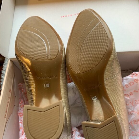 Easy Spirit Heels in gold size 6.5 M - Picture 4 of 4